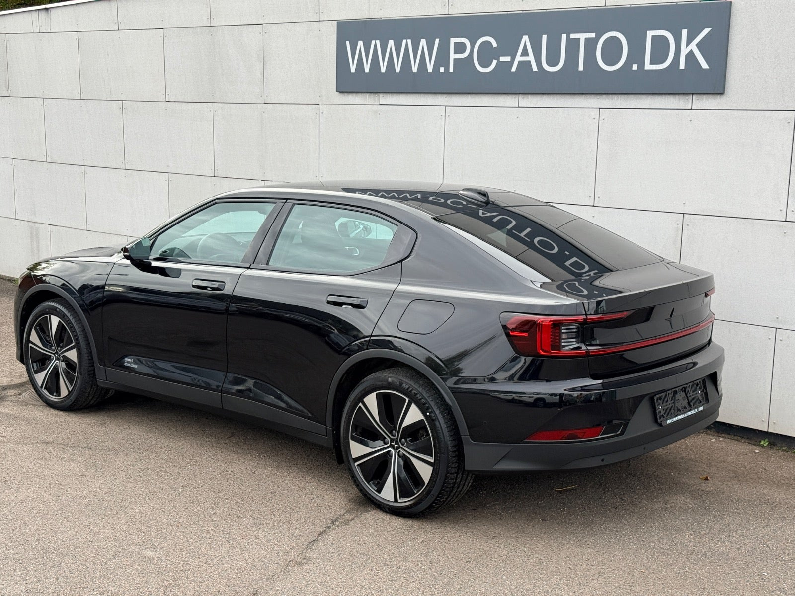Sort Polestar 2 fra 2024