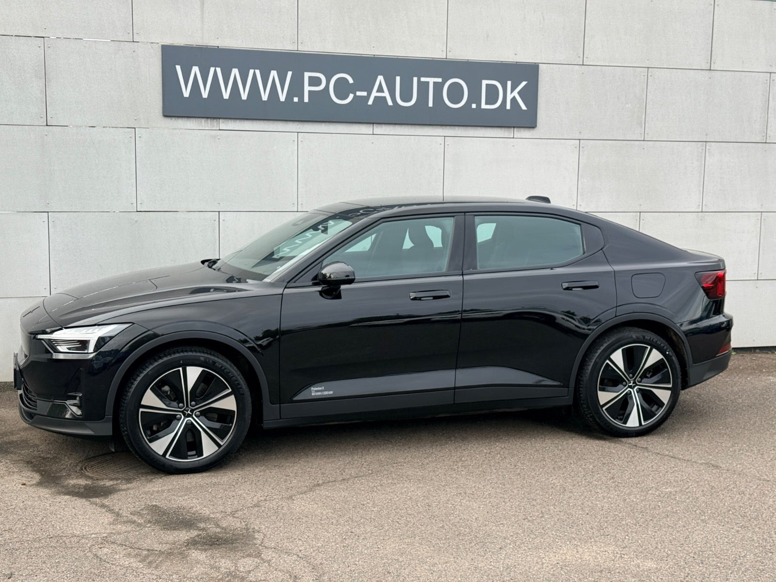 Sort Polestar 2 fra 2024