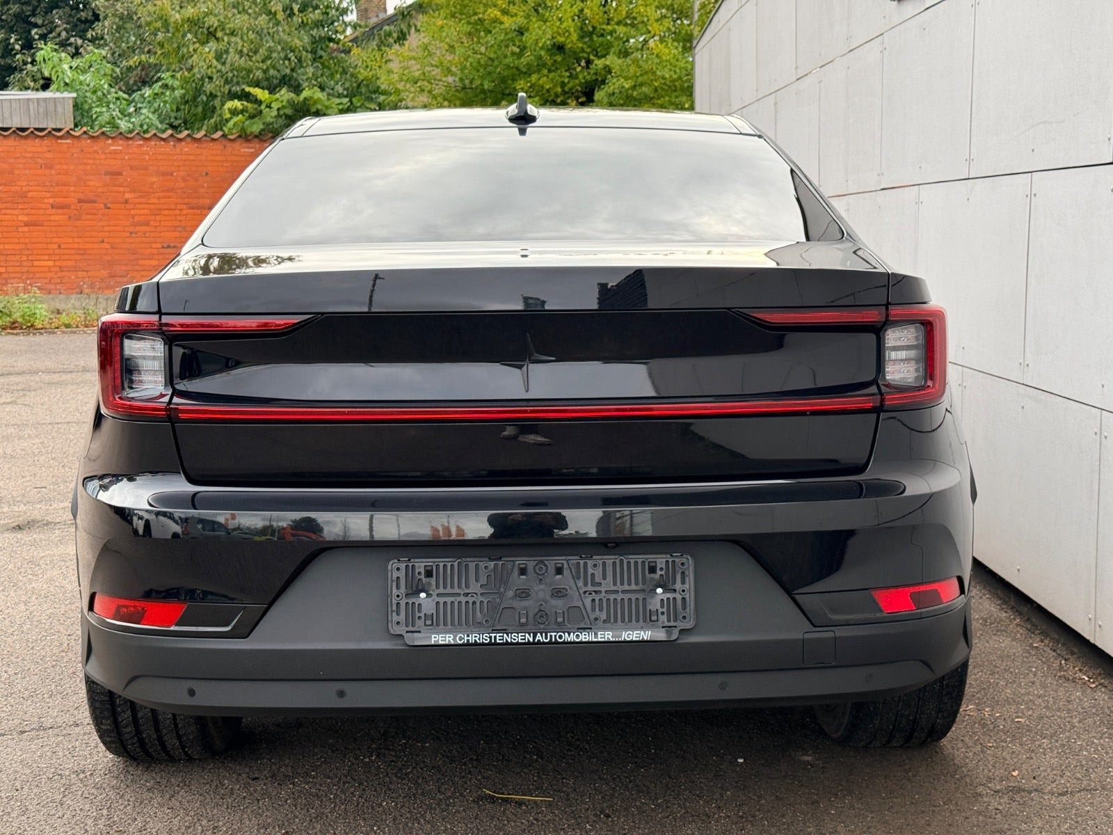Sort Polestar 2 fra 2024