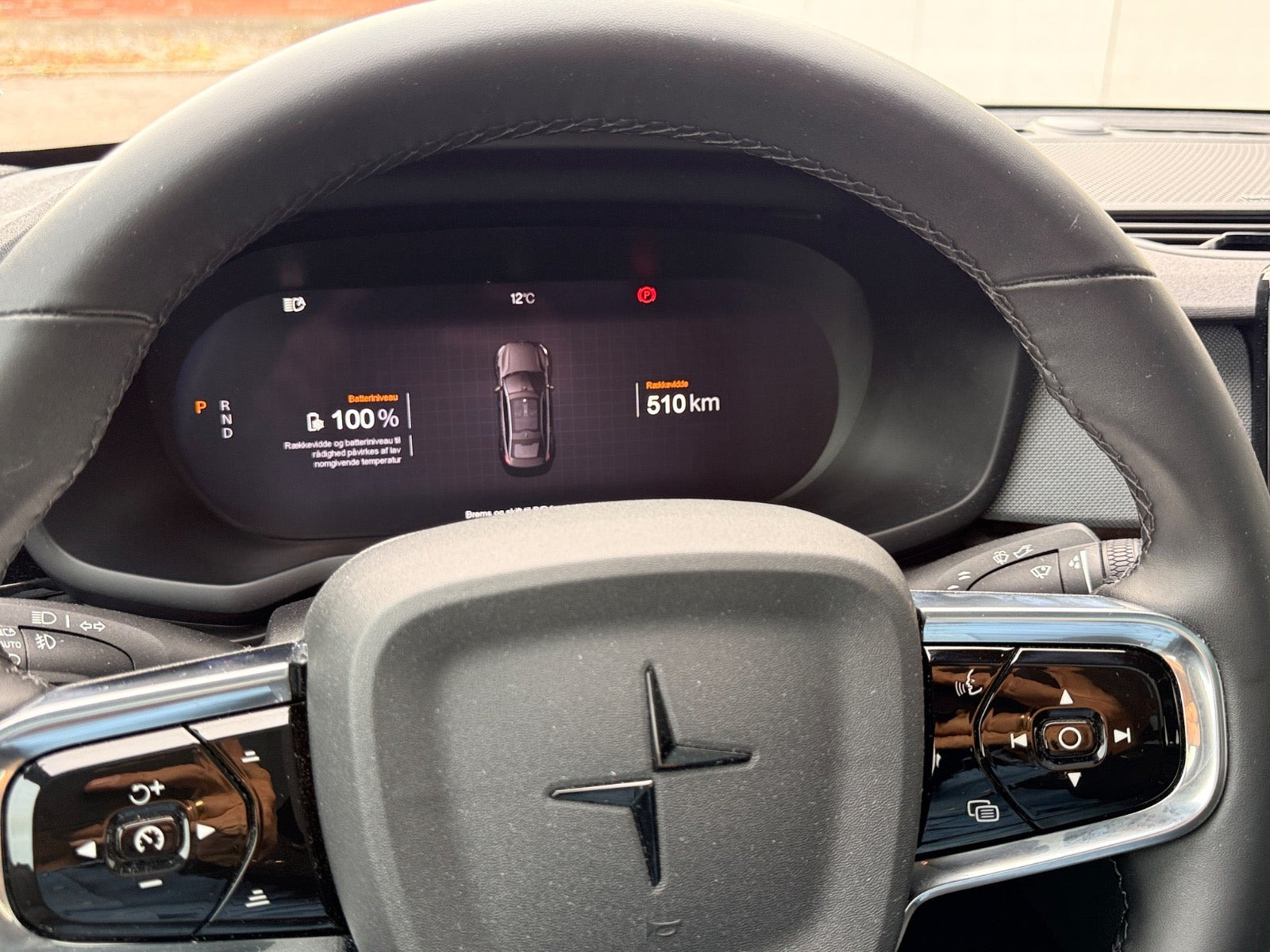 Sort Polestar 2 fra 2024