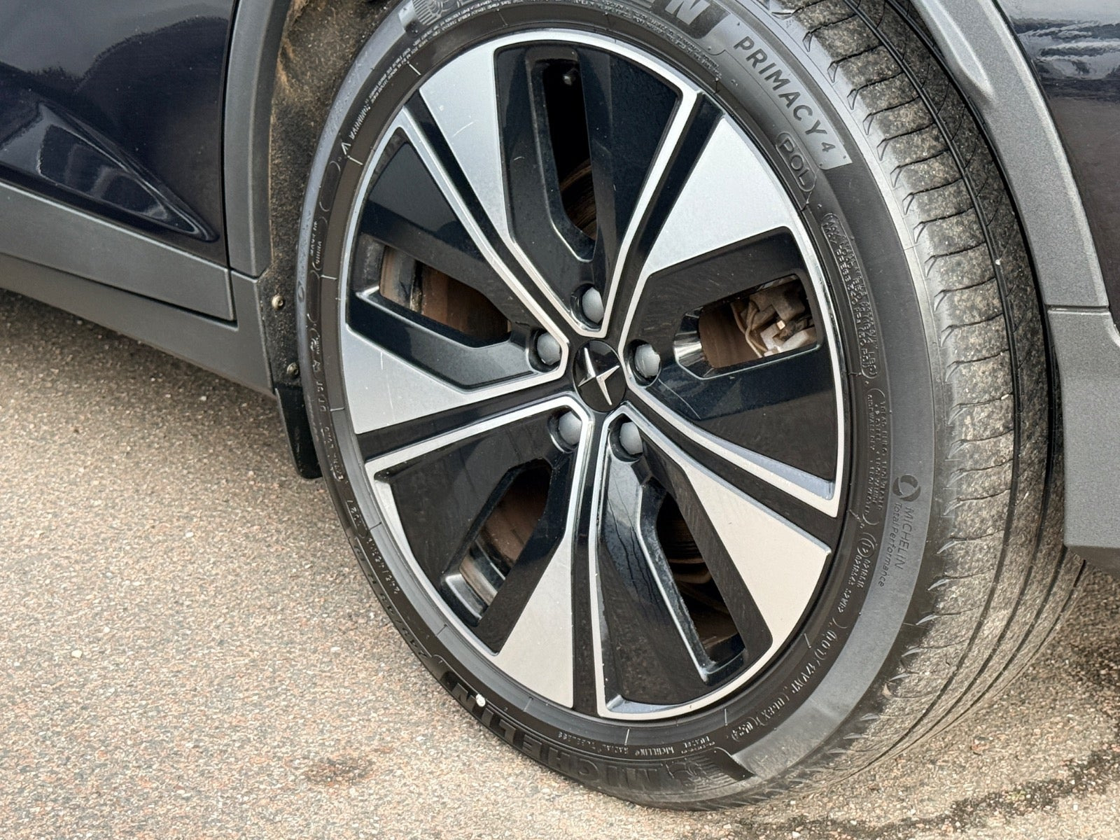 Sort Polestar 2 fra 2024