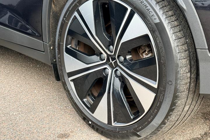 Sort Polestar 2 fra 2024