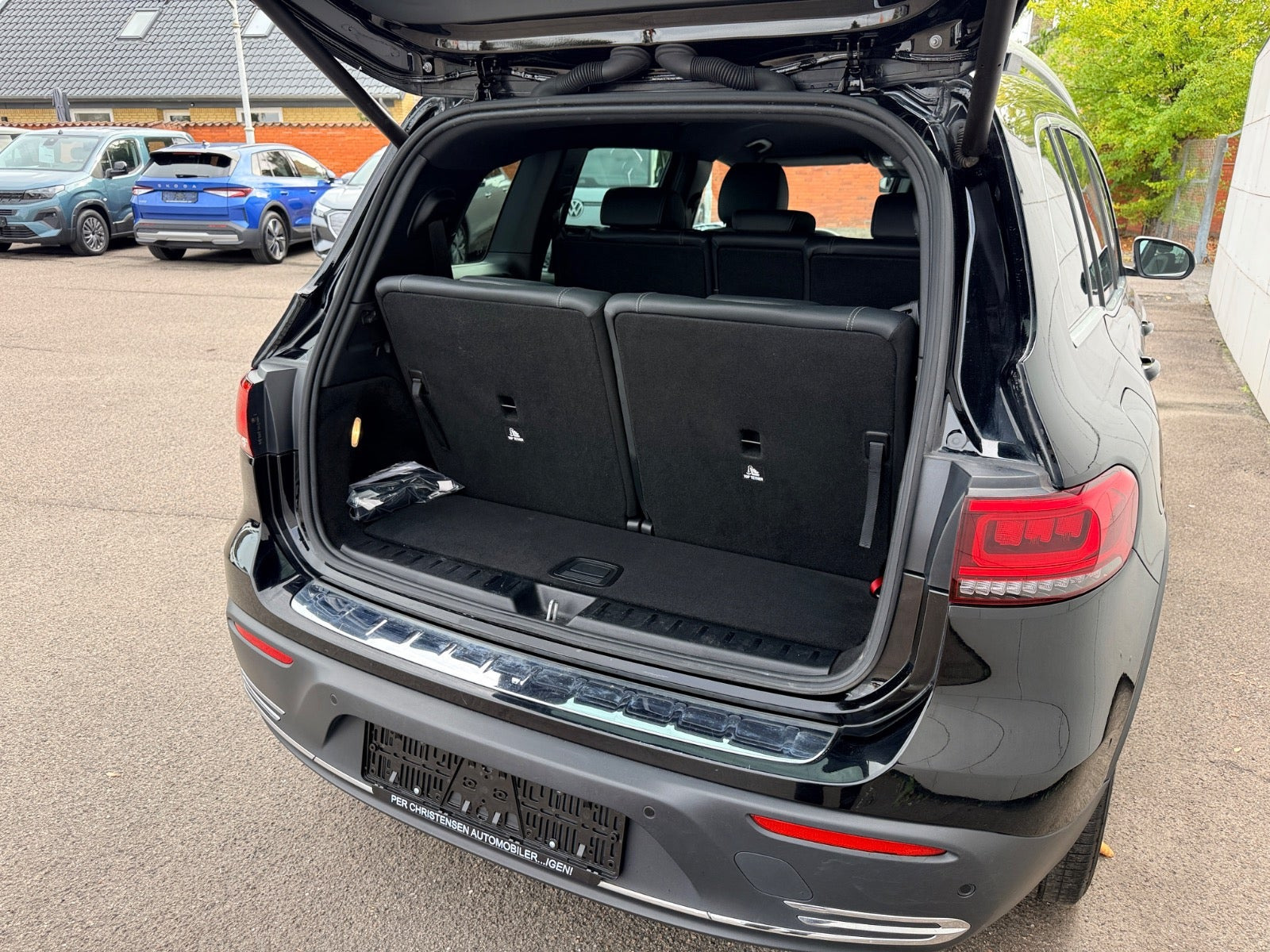 Sort Mercedes EQB300 fra 2023