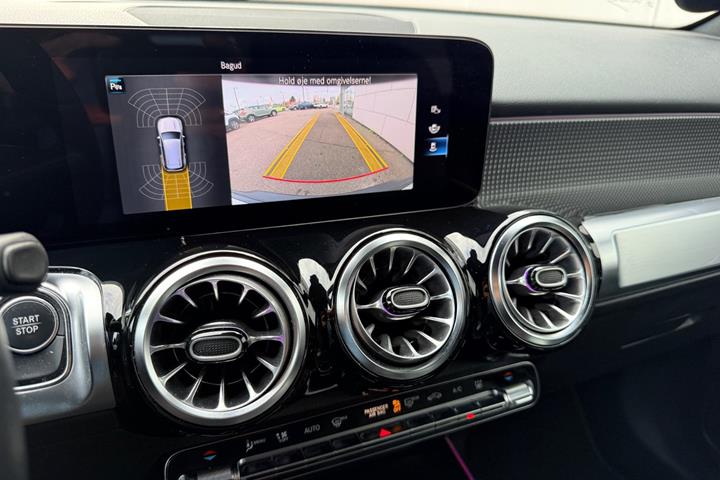 Sort Mercedes EQB300 fra 2023