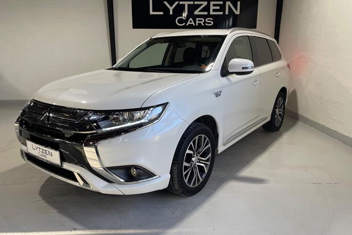 Hvid Mitsubishi Outlander fra 2020