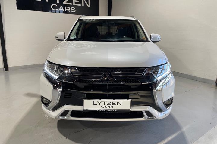 Hvid Mitsubishi Outlander fra 2020