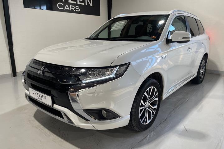 Hvid Mitsubishi Outlander fra 2020