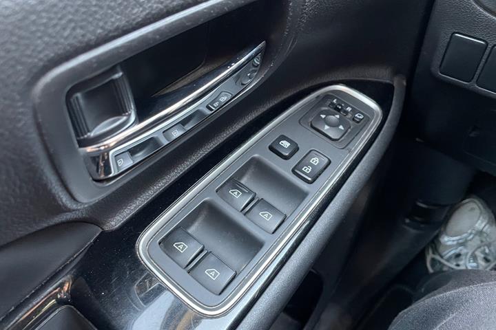 Hvid Mitsubishi Outlander fra 2020