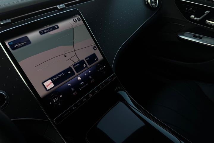 Grå Mercedes EQE300 fra 2026