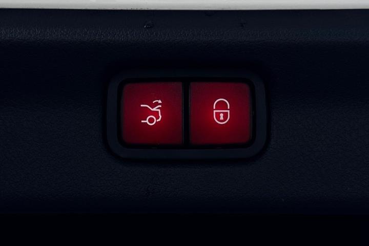 Grå Mercedes EQE300 fra 2026