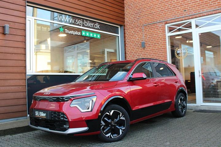 Rød Kia Niro fra 2023