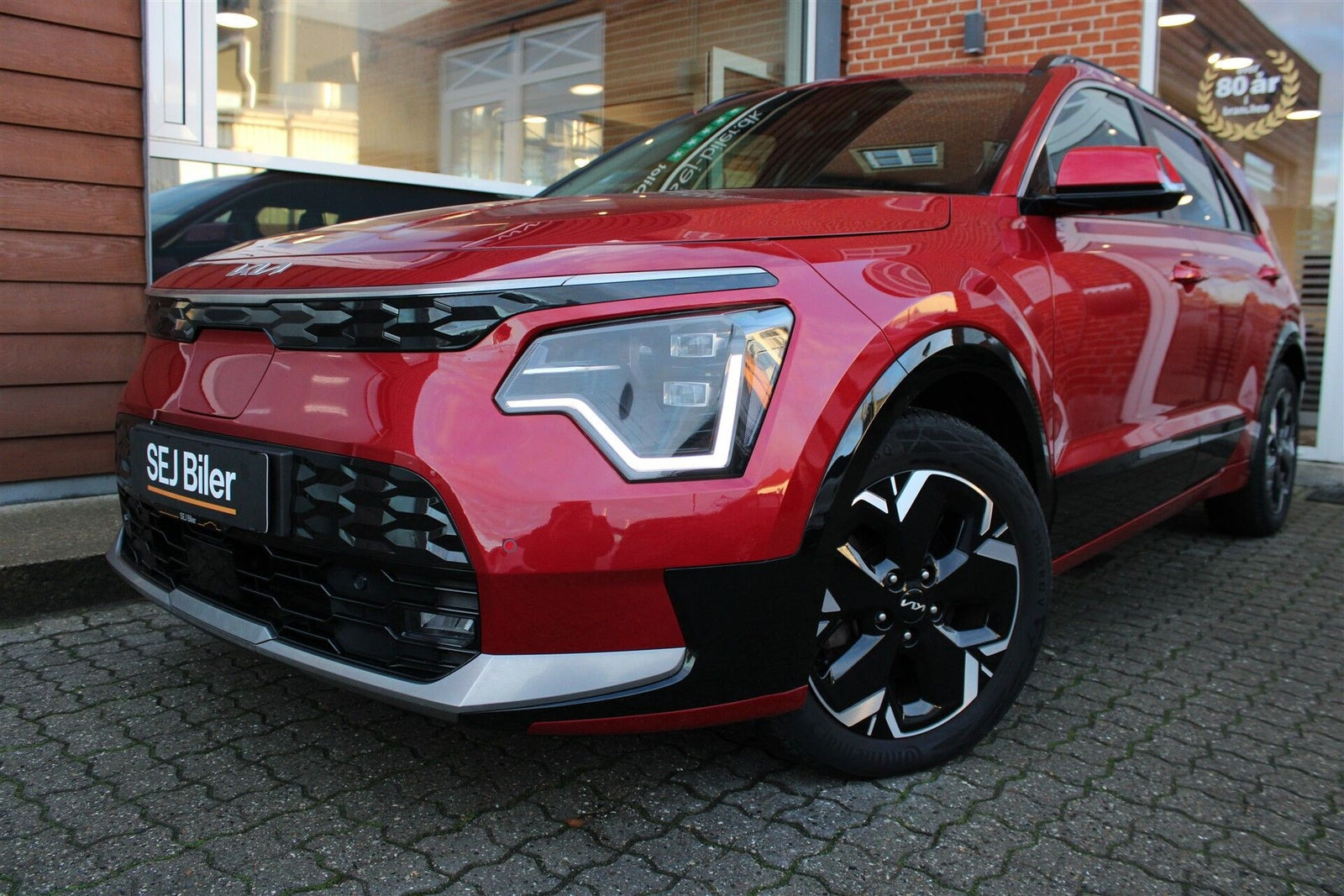 Rød Kia Niro fra 2023