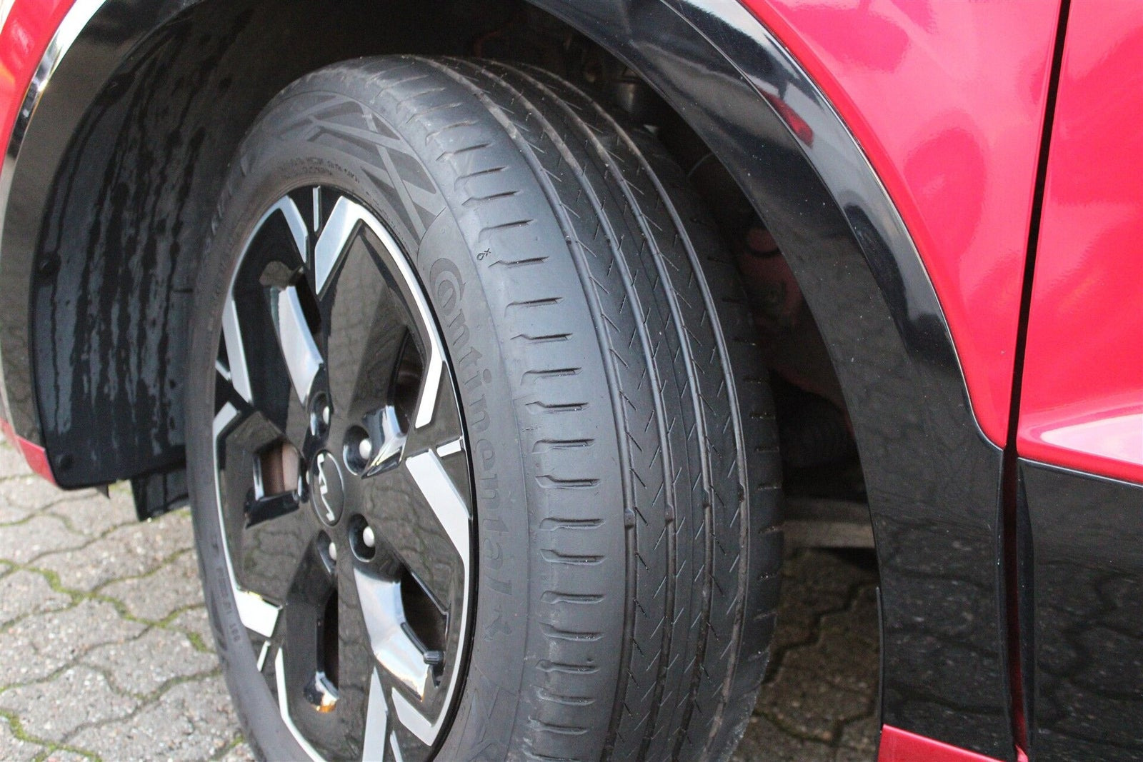 Rød Kia Niro fra 2023