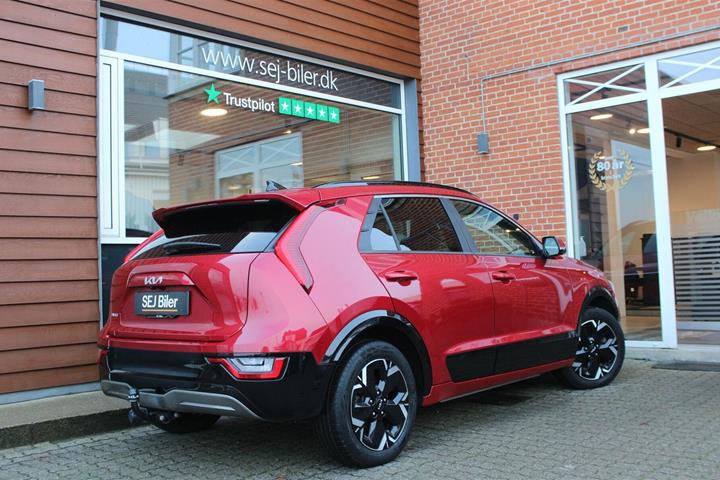 Rød Kia Niro fra 2023