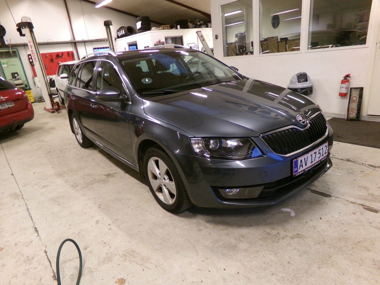 Grå Skoda Octavia fra 2015