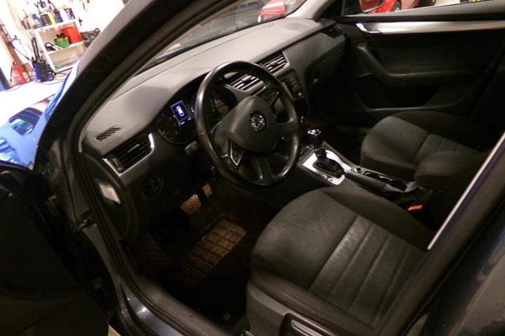 Grå Skoda Octavia fra 2015