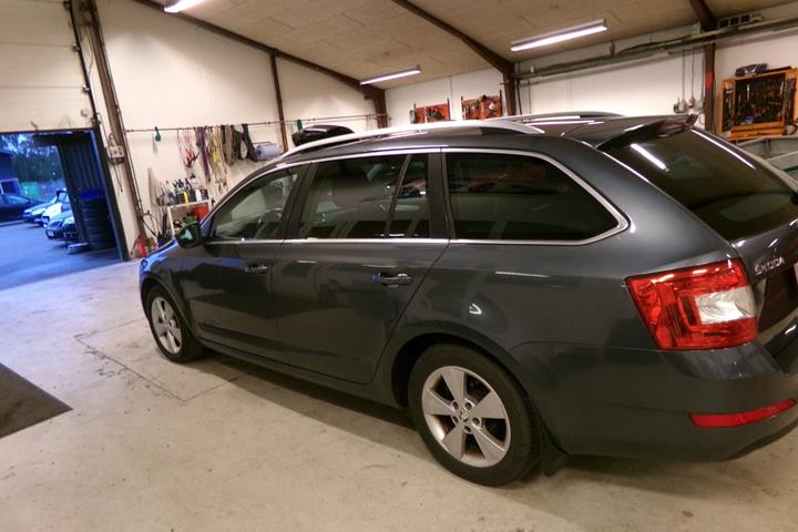 Grå Skoda Octavia fra 2015