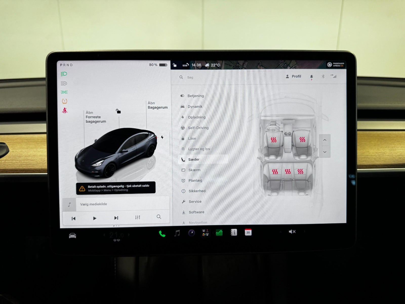 Grå Tesla Model 3 fra 2022