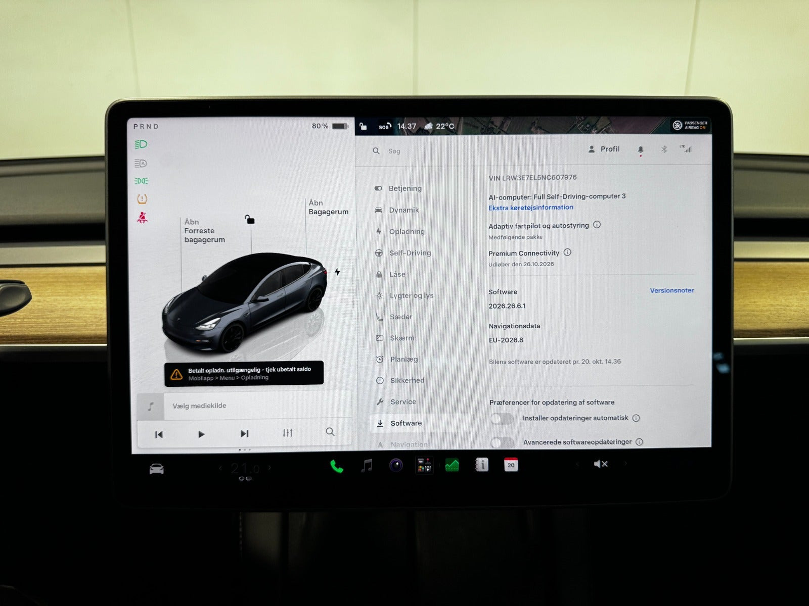 Grå Tesla Model 3 fra 2022