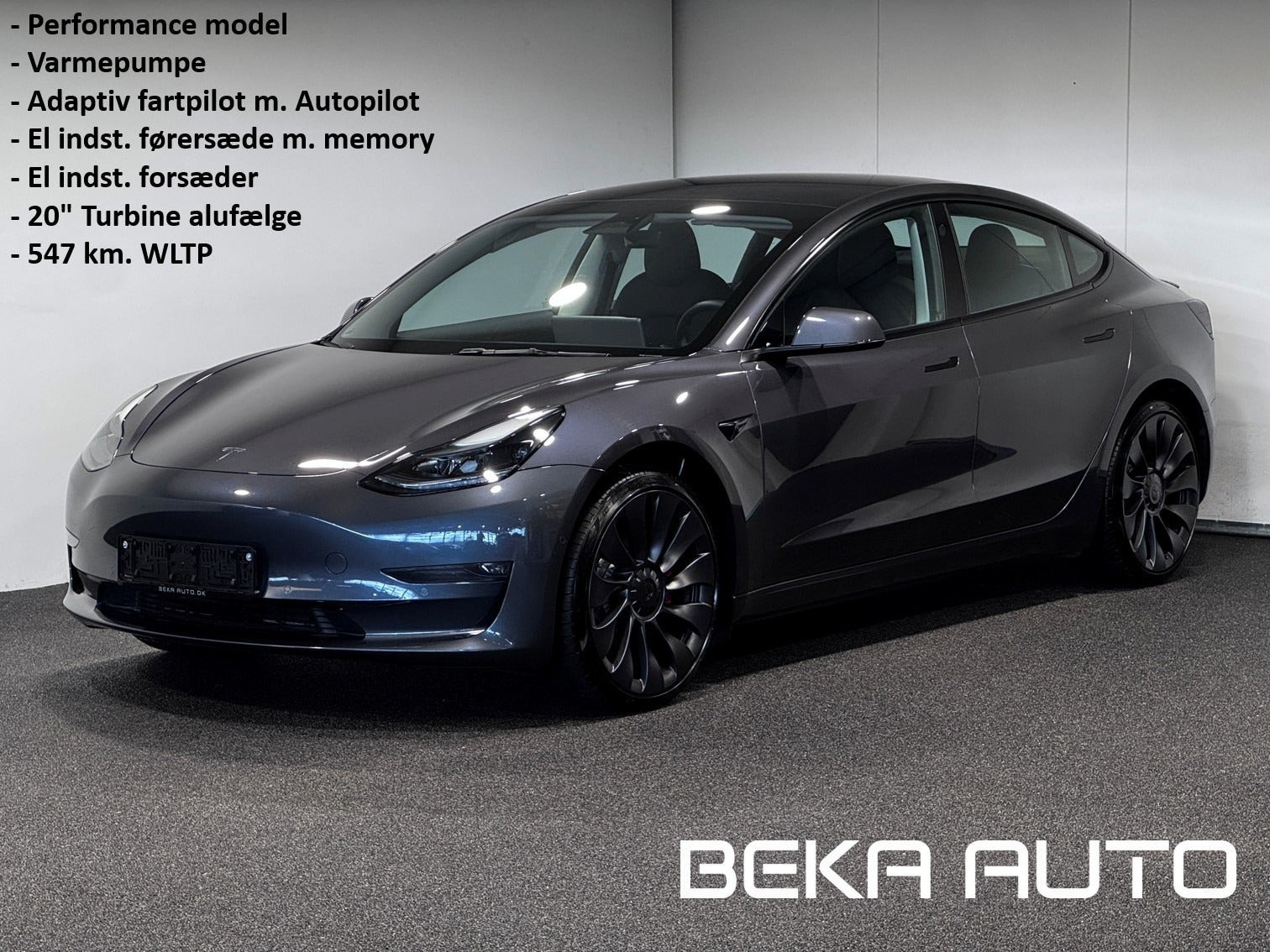 Grå Tesla Model 3 fra 2022