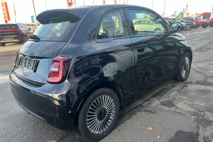Sort Fiat 500e fra 2024