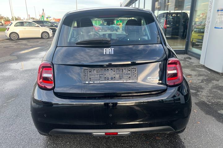 Sort Fiat 500e fra 2024