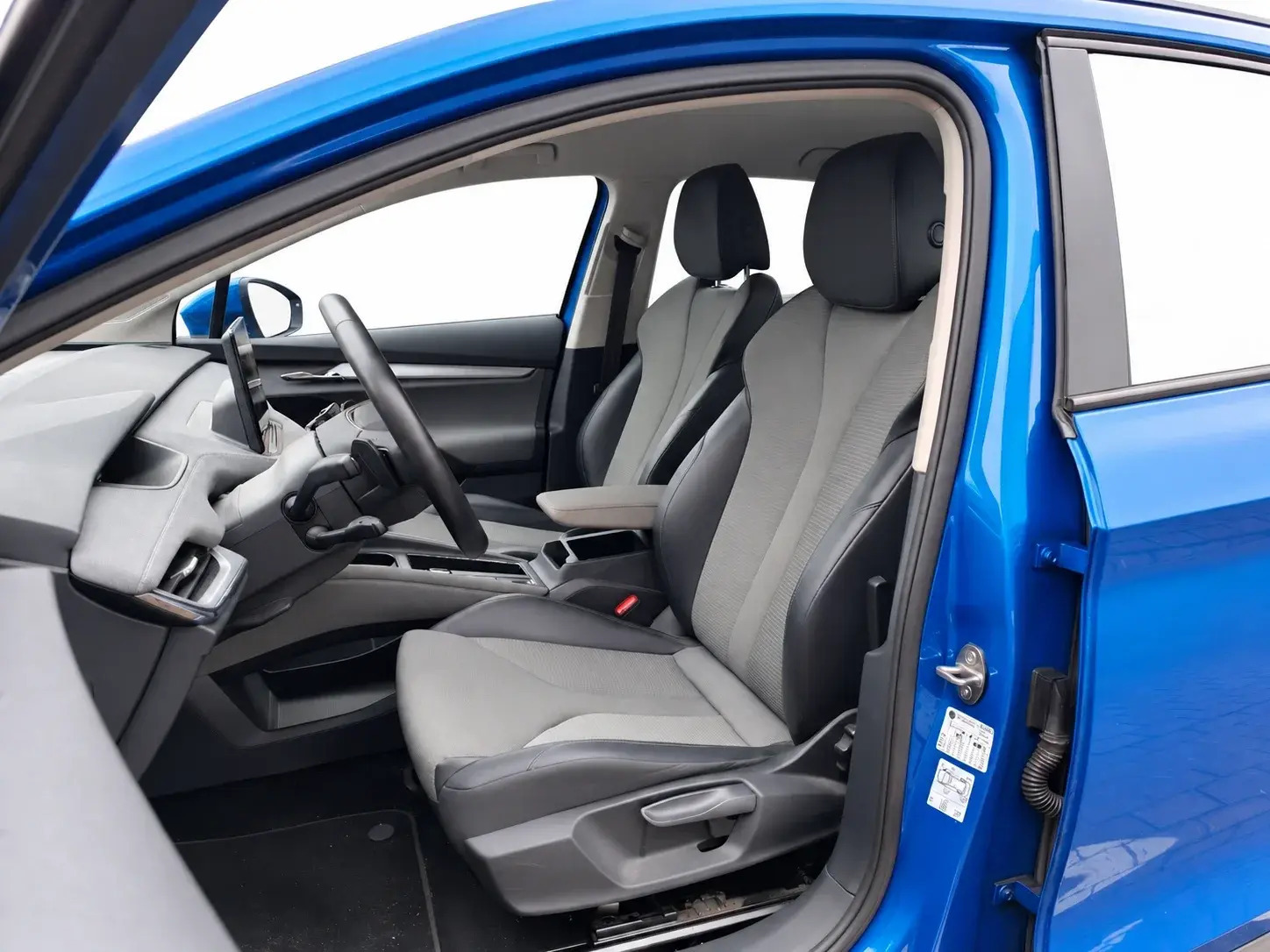 Blå Skoda Enyaq fra 2022