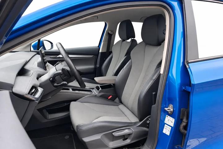 Blå Skoda Enyaq fra 2022