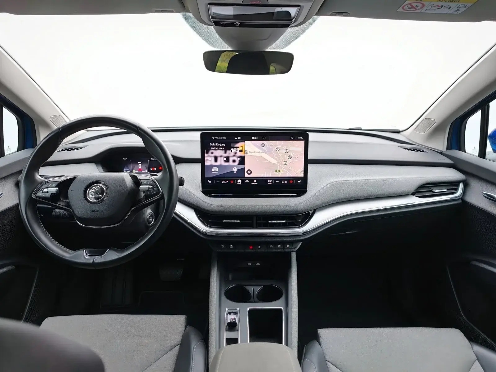 Blå Skoda Enyaq fra 2022