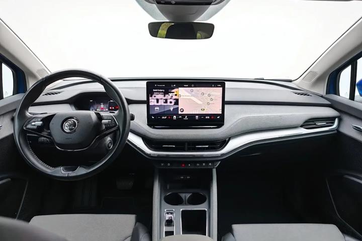 Blå Skoda Enyaq fra 2022