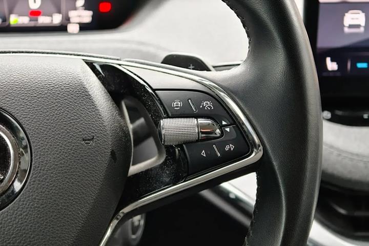 Blå Skoda Enyaq fra 2022