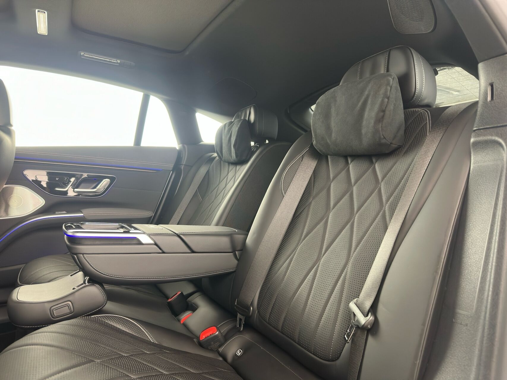 Hvid Mercedes EQS580 fra 2022