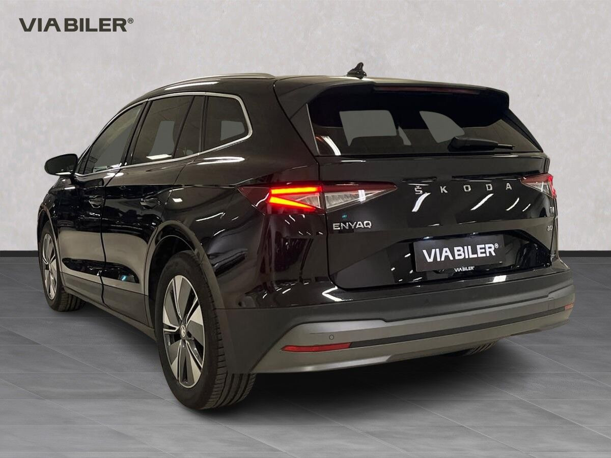 Sort Skoda Enyaq fra 2023