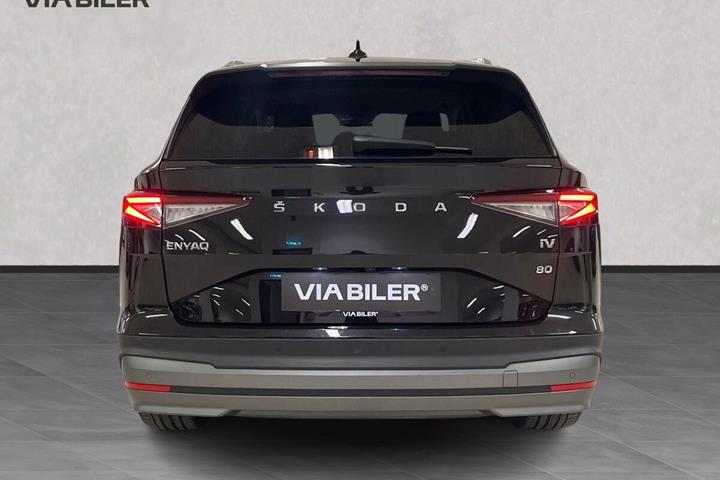 Sort Skoda Enyaq fra 2023