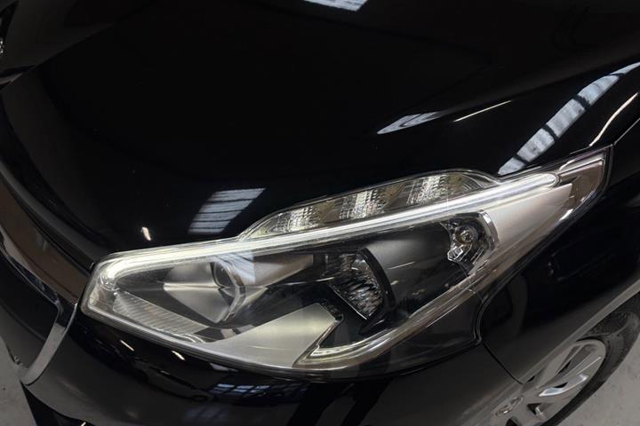 undefined Peugeot 208 fra 2017