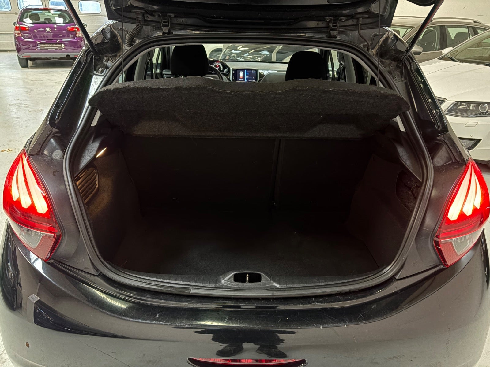 undefined Peugeot 208 fra 2017