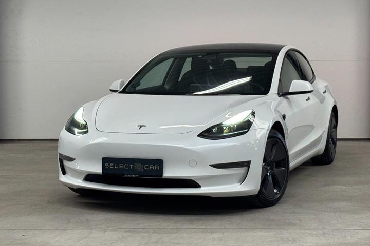Hvid Tesla Model 3 fra 2021