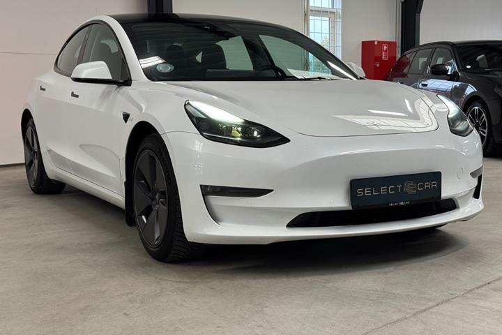 Hvid Tesla Model 3 fra 2021