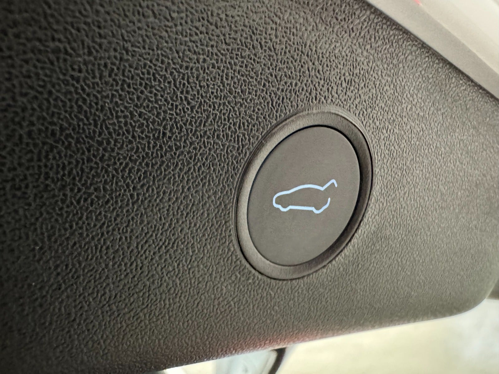 Hvid Tesla Model 3 fra 2021