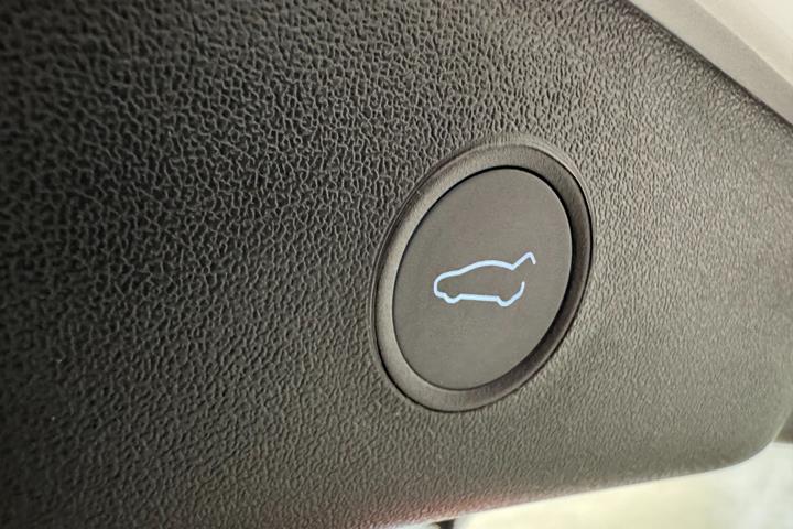 Hvid Tesla Model 3 fra 2021