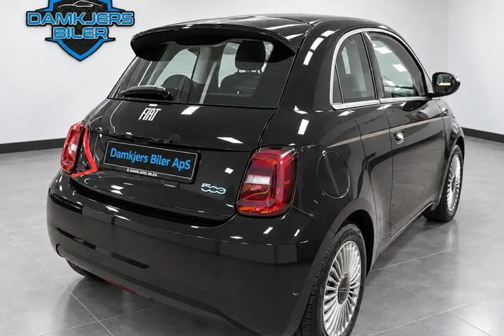 Grå Fiat 500e fra 2024