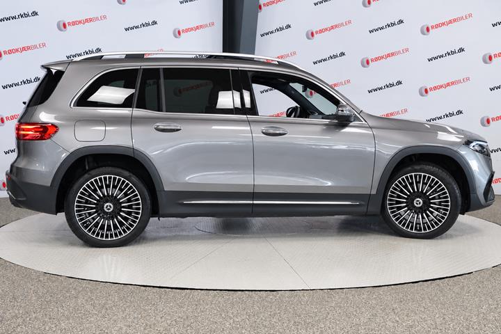 Grå Mercedes EQB250+ fra 2025