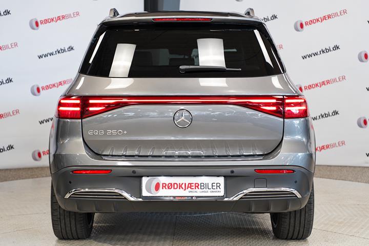 Grå Mercedes EQB250+ fra 2025