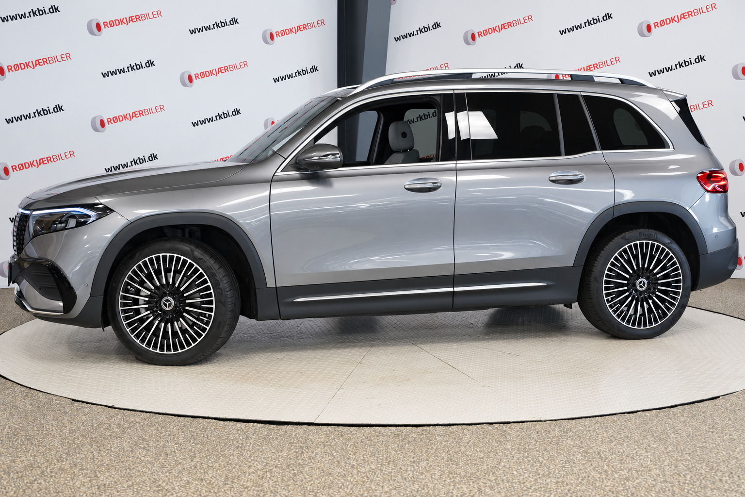 Grå Mercedes EQB250+ fra 2025
