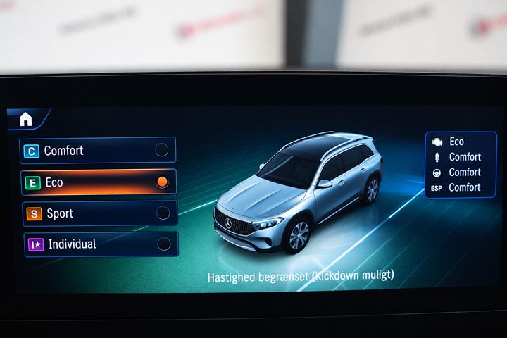 Grå Mercedes EQB250+ fra 2025