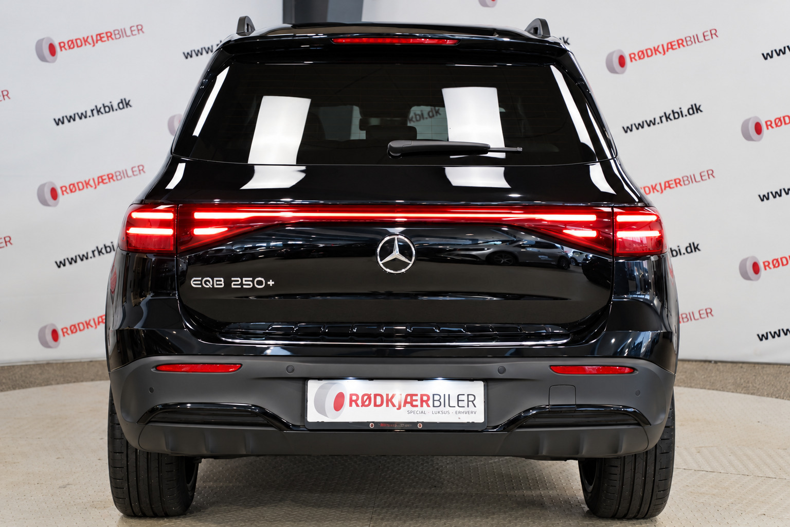 Sort Mercedes EQB250+ fra 2025