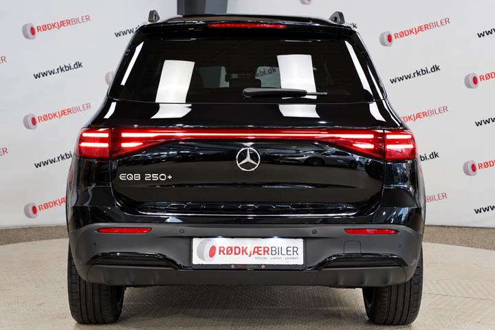 Sort Mercedes EQB250+ fra 2025