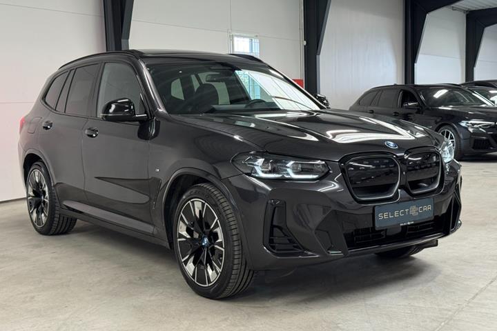 Grå BMW iX3 fra 2023