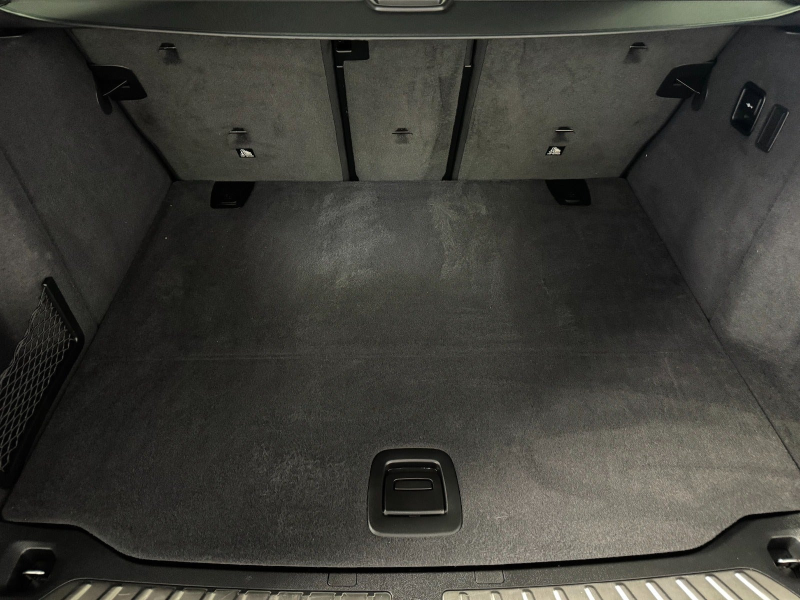 Grå BMW iX3 fra 2023