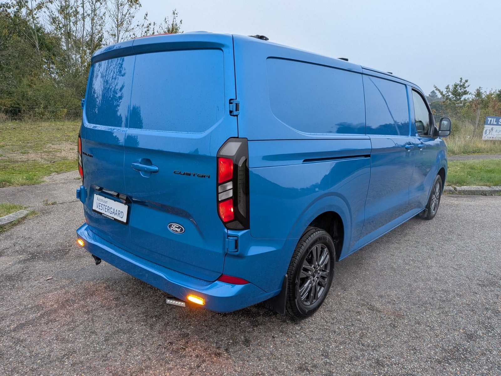 Blå Ford Transit Custom 300 L2 fra 2024